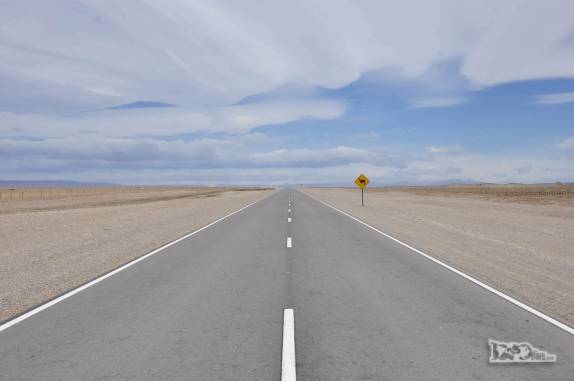 Uma típica estrada patagônica, a caminho de El Chaltén, na Argentina